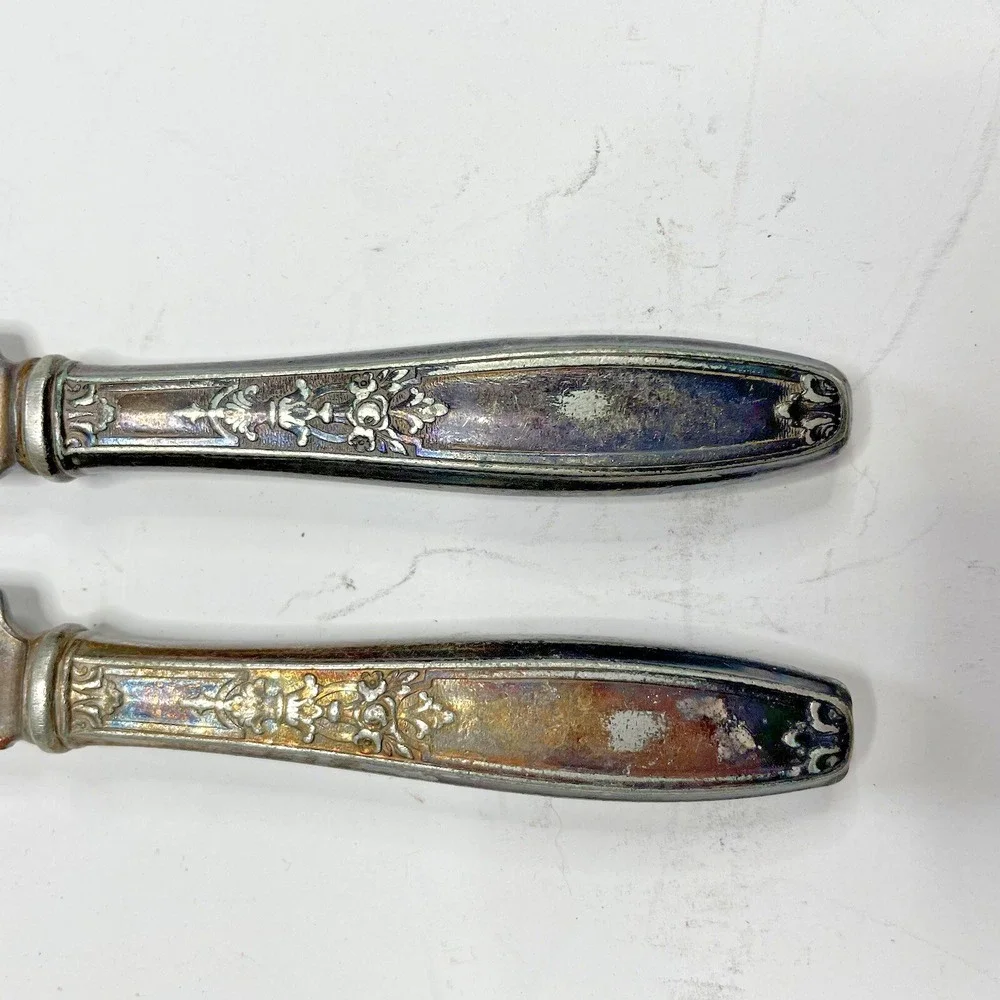 2 Butter Knives Silverware 1847 Roger's‎ Bro. Ambassador Silverplate Flatware